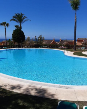 Apartmento familiar con piscina con vista al mar